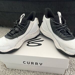 Steph curry/under armour basketball shoes youth